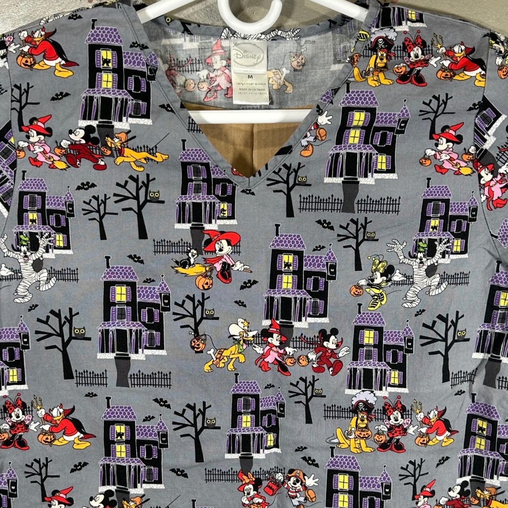 Disney Halloween Scrub Top Mickey Minnie Goofy Haunted House Grey Size Medium
